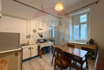 Apartament cu 3 camere semidecomandat în Central - 8