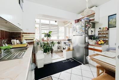 Apartament cu 3 camere decomandat, mobilat în Vasile Aaron