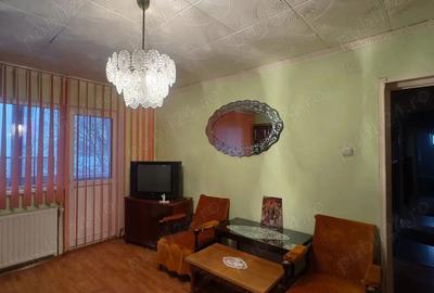 De vanzare Apartament 3 camere, confort 1, in Tarnaveni, cartierul Pacii - 2