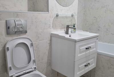 Apartament cu 3 camere decomandat în Exterior Vest