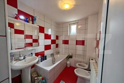 Casa de vanzare cu 5 camere, 180 mp, si 800 mp teren, zona T - 8