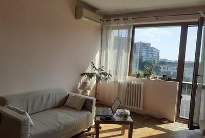 Apartament cu 2 camere semidecomandat în P-ța Muncii