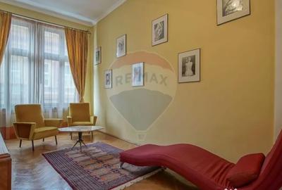 Casă cu 7 camere cu Canalizare în Centrul Istoric - 2