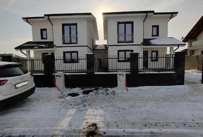 Casă cu 7 camere în Moșnița Veche