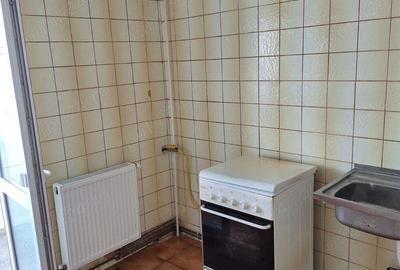 Inchiriere ap 3 cam decomandate,semimobilat, centrala proprie Rovine, piata Dezrobirii - 7