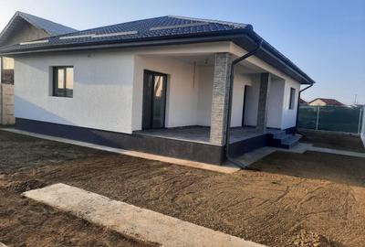 Casă individuală cu 3 camere cu Teren 300 Mp în Domnești - 1