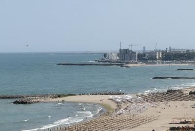 Apartament cu 3 camere decomandat, mobilat în Faleza Nord