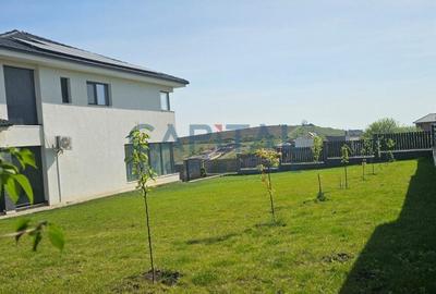 Casa ultrafinisata, garaj, panouri fotovoltaice - 4