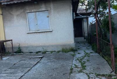 Casă cu 3 camere în Palazu Mare - 1