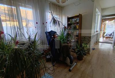 Casa cu 3 camere,baie, bucatarie,anexe.pivnita teren 800 mp Casa cu 3 camere,baie, bucatarie,anexe.pivnita teren 800 mp - 12