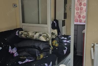 Vand garsoniera ,15 m zona Preciziei ,avand doua iesiri la 5 minute de metrou Preciziei ,tramvaiul 2 - 1