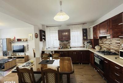 Casă cu 4 camere cu Teren 50 Mp în Central