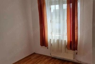 Apartament cu 3 camere semidecomandat în Central - 1