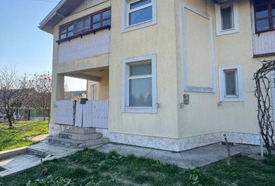Casă cu 4 camere cu Teren 1400 Mp în Central - 1