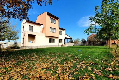 Casă cu 7 camere cu Teren 844 Mp în Apărătorii Patriei - 5