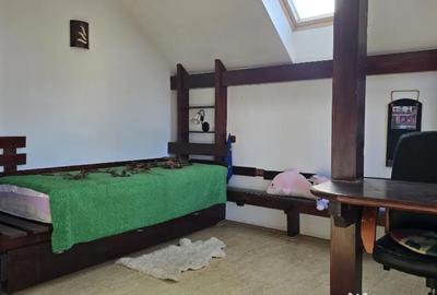 Casă cu 5 camere cu Teren 900 Mp în Zăvoi - 8