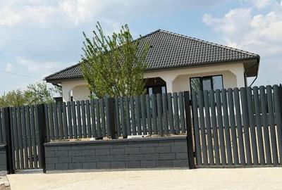 Casă cu 3 camere cu Teren 4200 Mp în Cărăndeni - 1