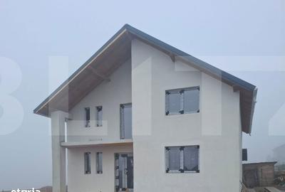Casă cu 4 camere cu Teren 800 Mp în Central - 2