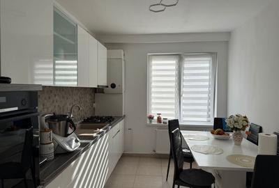 Apartament cu 3 camere decomandat în Turnișor