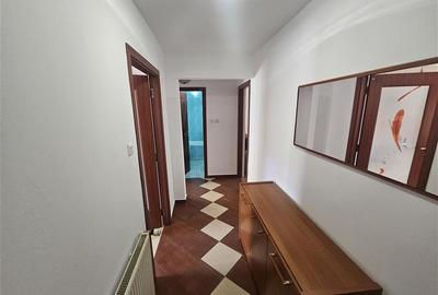 Apartament cu 2 camere decomandat în Micro IV - 12
