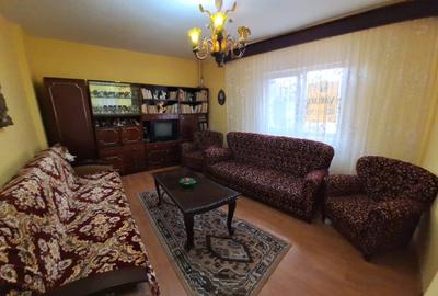 Apartament cu 2 camere decomandat, mobilat în Central