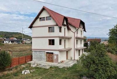 Casă cu 4 camere în Central - 1