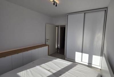 Apartament cu 3 camere decomandat în Tractorul - 2
