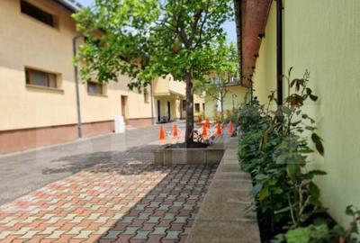 Casa deosebita individuala cu spatiu comercial ,se vand imp - 4