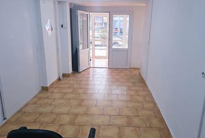 Spațiu comercial, de 44 mp, în Micro 14 - 18