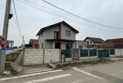 Casă cu 4 camere cu Teren 431 Mp în Sântandrei - 2
