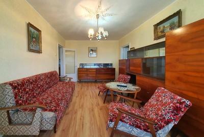 Apartament 3 camere decomandat tip U, 75 m² - 2