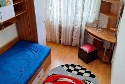 Inchiriez apartament 3 camere - 4