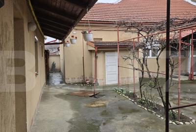 Casa 6 camere, 227 mp, teren 444 mp, zona Nord - 12