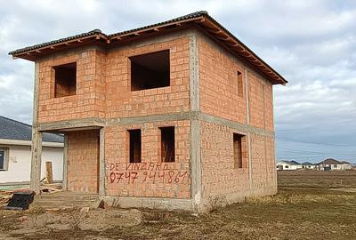 Casă cu 4 camere în Central