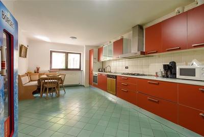 Pensiune:3 km de Castelul Bran,2.900mp teren,piscina,ciubar,teren sport,aviz ISU - 4