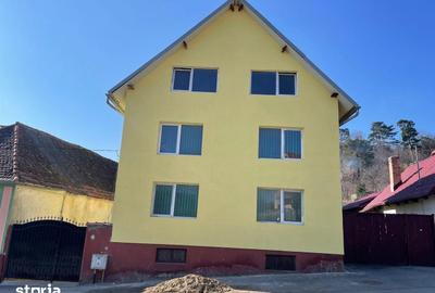 Casă cu Teren 306 Mp în Central - 1