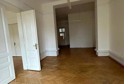 Spațiu comercial, de 140 mp, în P-ța Maria - 8