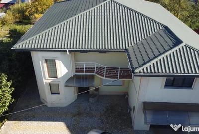Casă cu 4 camere cu Teren 2000 Mp în Vișani - 2