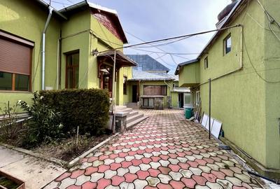 Casă individuală cu 9 camere cu Canalizare în Gheorghe Doja - 1