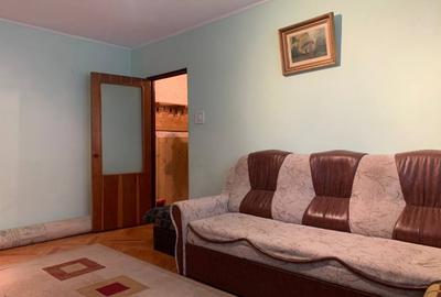Apartament 3 camere de vanzare | Etaj 1 | Balcon | Geam la baie | Centrala | - 2