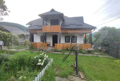 Casă cu 7 camere cu Piscina în Central - 1