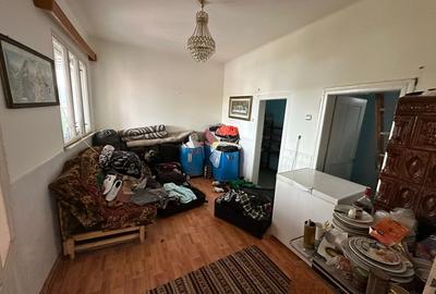 Casă cu 4 camere cu Teren 700 Mp în Central