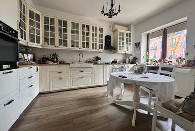 Casă cu 6 camere cu Canalizare în Drumul Sării - 1