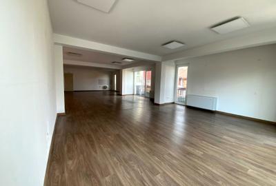 Spațiu comercial, de 130 mp, în Central - 8