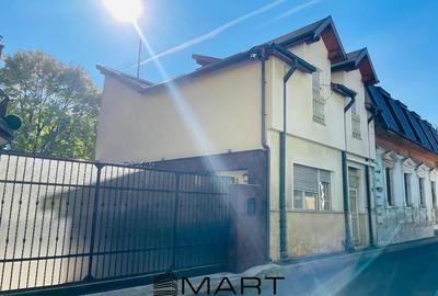 Casă individuală cu 3 camere cu Canalizare în Centrul Istoric