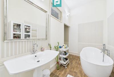 Apartament cu 3 camere semidecomandat în Central - 9