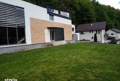Casă cu 5 camere cu Teren 997 Mp în Bascov - 2