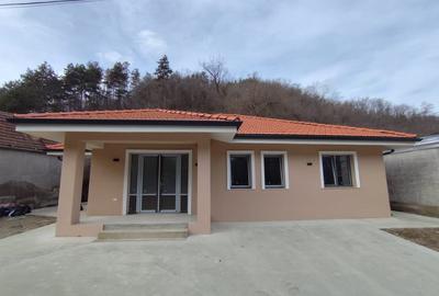 Casă individuală cu 4 camere cu Teren 350 Mp în Cugir - 1