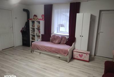 Casă cu 4 camere cu Canalizare în Central - 3