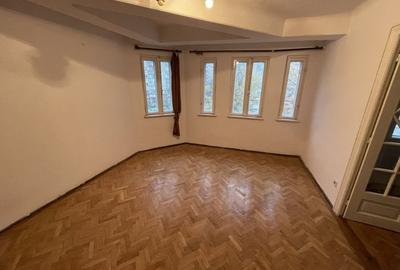 Apartament cu 3 camere semidecomandat în Cotroceni